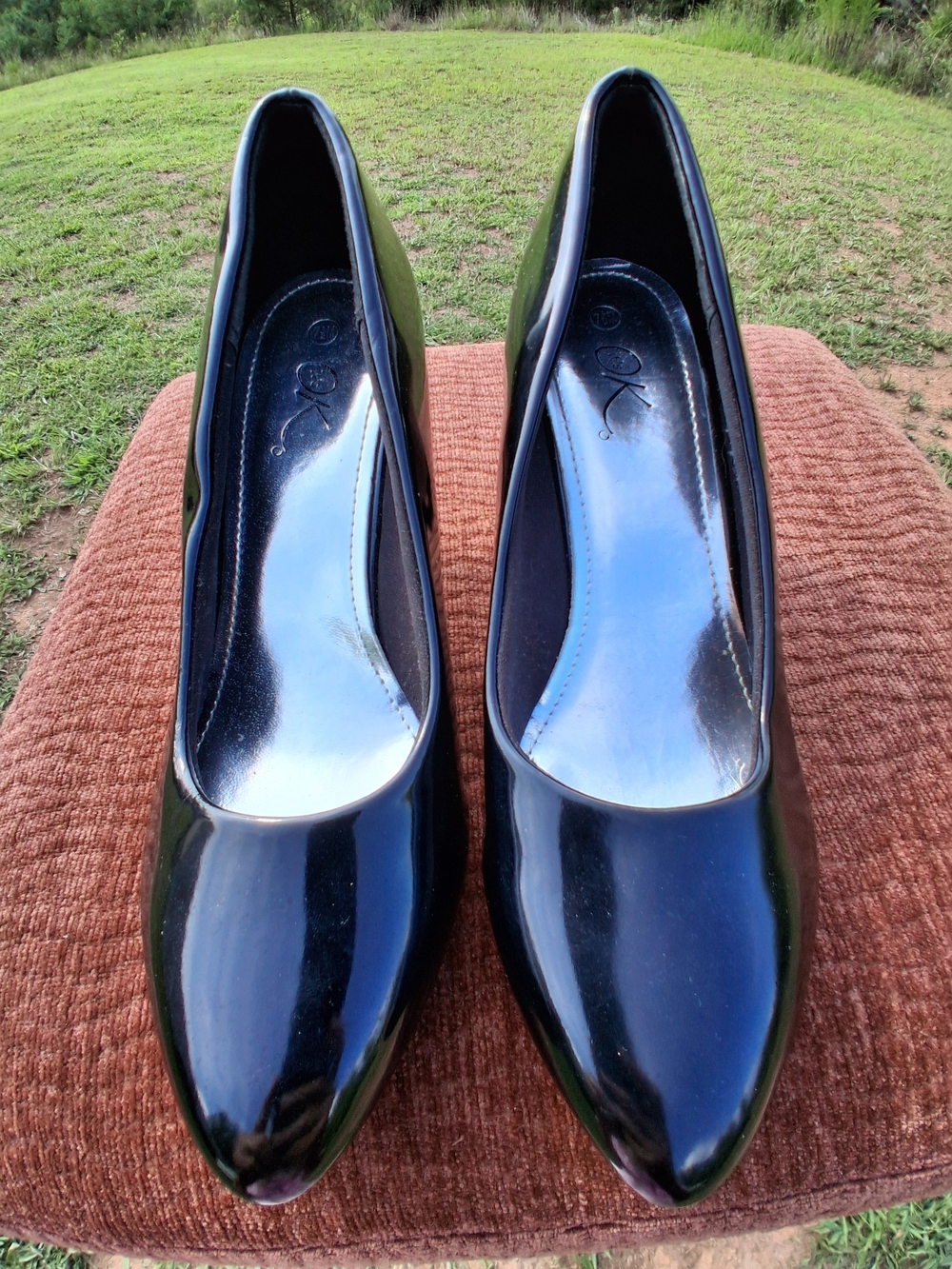 Classic Black Patent Pointed-Toe Women's Heels Women's Size 7 1/2M